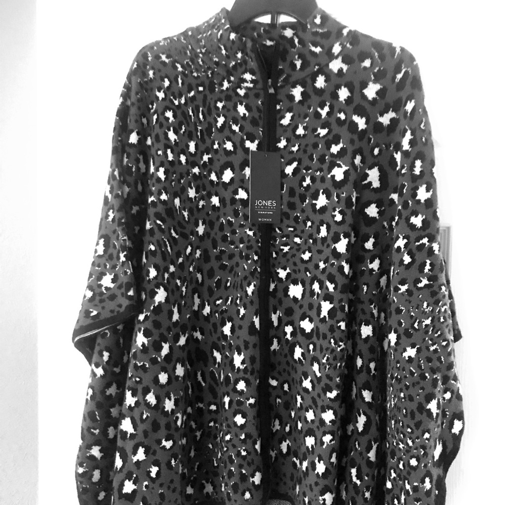 Jone’s NY Woman’s Cape, Size 2X/3X